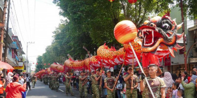Cap Go Meh 2024, Atraksi Barongsai Guntur Geni Kostrad Hipnotis Masyarakat Kota Magelang