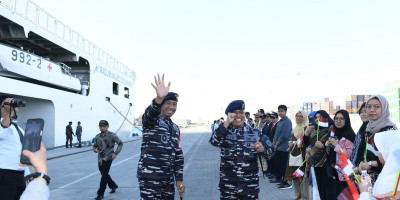 KRI dr. Radjiman Wedyodiningrat-992 Bertolak Menuju Tanah Air Usai Ibadah Umrah