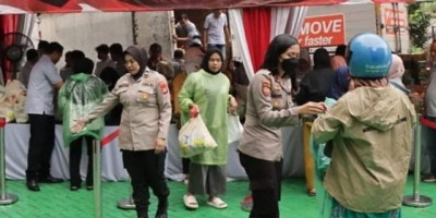 2000 Paket Sembako di Bazar Polres Metro JakBar Ludes Dibeli Warga