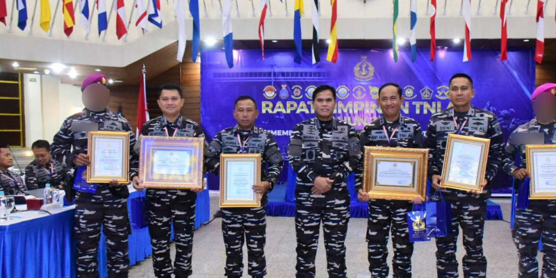  Satgas Marinir “Gobang” Pamtas Mobile RI-PNG TA. 2023 Terima Penghargaan Dari Kasal