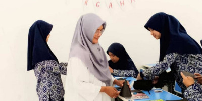 Siswa Kelas 9 Kuasai Praktek Bangun Ruang Matematika