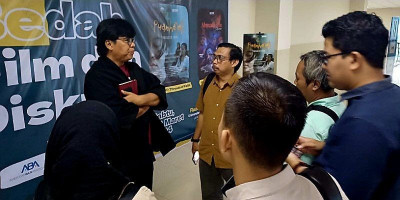 Memanusiakan Manusia Lewat Film 