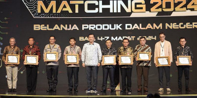 Kementerian Pertahanan Terima Penghargaan Terbaik P3DN