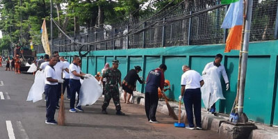 Prajurit Lanmar Jakarta Bersih bersih seputar Mako Lanmar Jakarta & Hotel Borobudur Jakarta