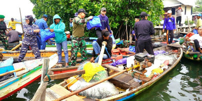 HUT ke-62 Kopaska: Bakti Sosial, Pembagian Sembako, Penanaman 600 Pohon Mangrove dan  Penebaran 5.000 Benih Ikan