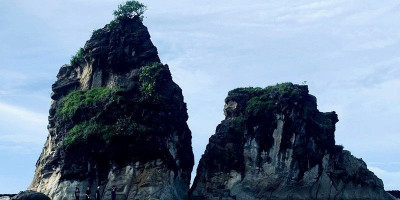 Mengukir Jejak Keindahan Pantai Sawarna di Bagian Selatan Jawa Barat