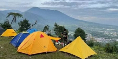 Melarikan Diri dari Stres dengan Berkemah di Bukit Cita-Cita