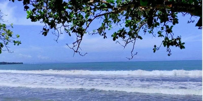 Pantai Carita: Perjalanan Satu Kampung Menuju Keindahan Alam Banten