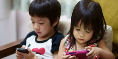 Orang Tua Perlu Tau, Gadget dapat Perlambat Kemampuan Bicara Anak  