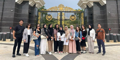 Field Trip Melintasi Dua Negara: Pengalaman Tak Terlupakan Mahasiswa Komunikasi Digital dan Media