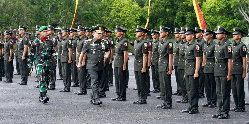 Pangdam V/Brawijaya Lantik 102 Siswa Tamtama Jadi Prajurit TNI AD