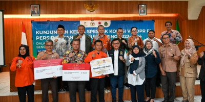 Komisi VIII DPR RI Salurkan Bantuan Bencana Banjir di Cirebon