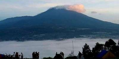 Menjelajahi Bukit Sabak Sukabumi