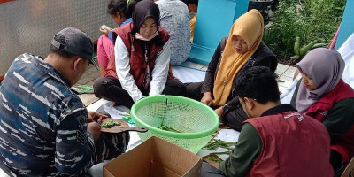 Bantu Korban Bencana, Angkatan Laut Tetap Siaga Antisipasi Banjir Susulan di Jepara