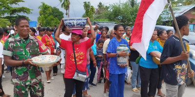 Jaga Kelestarian Adat Istiadat, Babinsa Ikuti Prosesi Adat Penyerahan Mahar Mas Kawin