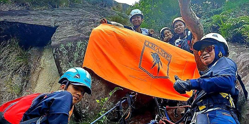 Anggota Muda TRAMP Berhasil Panjat Tebing Gunung Parang