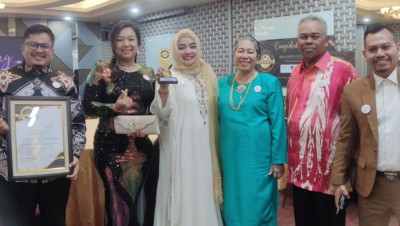 Yayasan  Nur Sa'adah Dimyati Raih Penghargaan “The Most  Asean Trusted Humanitarian Social Foundarion Award”