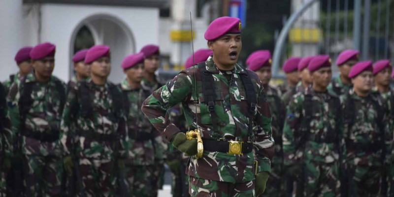 Tingkatkan Kedisiplinan, Prajurit Dan PNS Mako Kormar Laksanakan Upacara Bendera