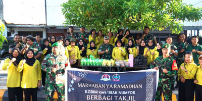 Berkah Ramadhan, Kodim 1708/BN Bagikan Takjil ke Pengguna Jalan