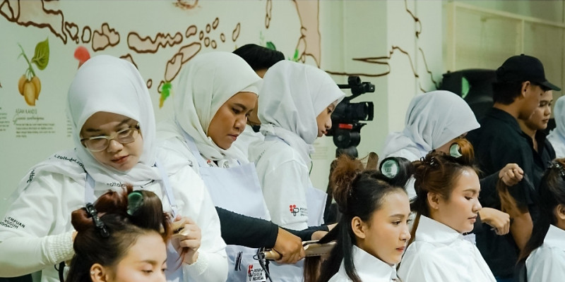 Putri Hair Choice Gelar Pelatihan Hair Do Profesional bagi 20 MUA Tuli di Jakarta