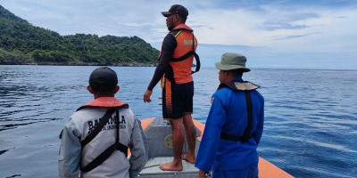 Bakamla RI Bersama Tim SAR Gabungan Cari ABK Kapal Terjatuh di Kei Besar