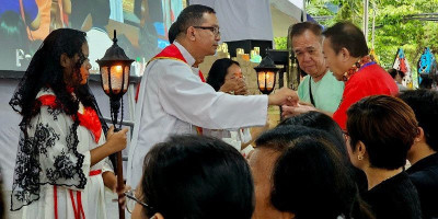 Misa Jumat Agung di Katedral Jakarta Dihadiri Ribuan Umat