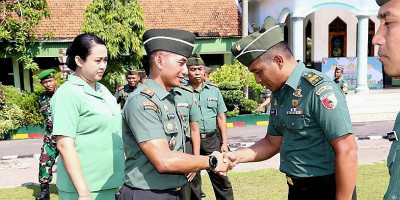 Dandim Lamongan Pimpin Kenaikan Pangkat Prajurit Kodim 0812