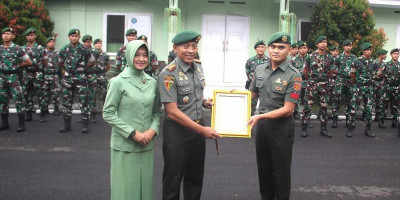 Danmenarmed 2 Kostrad Berikan Penghargaan Prajurit Terbaik Putra Yudha