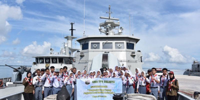 Siswa-siswi Belinyu Kunjungi Tiga KRI Satgas Trisila 2024