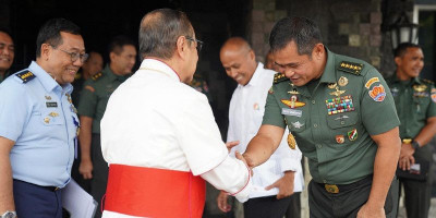 KSAD Jenderal TNI Maruli Simanjuntak Terima Kunjungan Mgr. Ignatius Kardinal Suharyo 