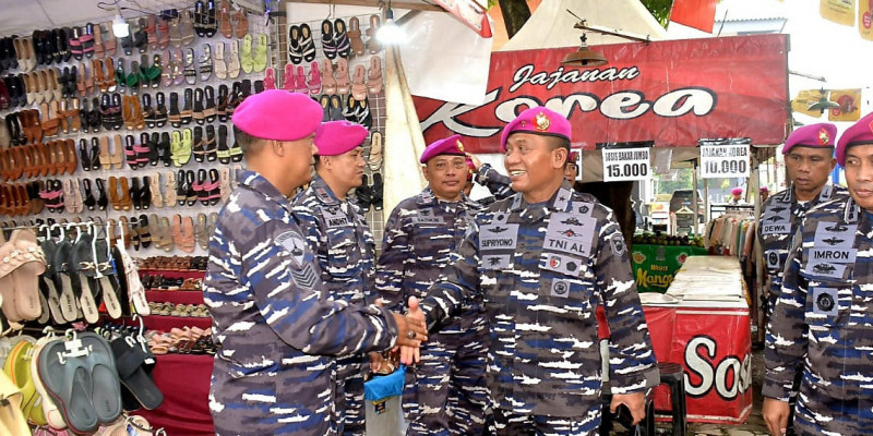 Korps Marinir Adakan Bazar Murah Jelang Lebaran Idul Fitri 2024