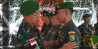 Danrem 174/ATW Pimpin Acara Kenaikan Pangkat di Kodim 1710/Mimika
