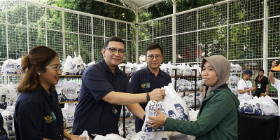 Maknai Momen Ramadan, Telkom Bersama Mandiri dan MindID Gelar Pasar Murah 2.000 Paket Sembako untuk Ojol dan Masyarakat Sekitar