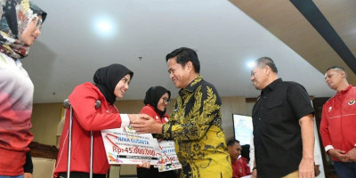 Pj Gubernur Sumut Beri Bonus Rp3,1 Miliar kepada Atlet Penyandang Disabilitas 