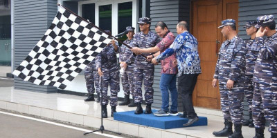 Prajurit dan PNS Koarmada RI Mudik Gratis Naik  Bus