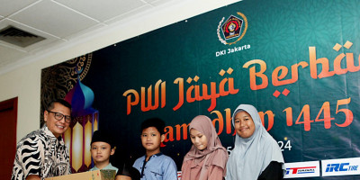 Berbagi Ramadan PWI Jaya, Paket Sembako dan Santunan untuk  Dhuafa dan Warakawuri