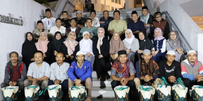 Perumda Tirtawening Rutin Fasilitasi Itikaf di Mesjid Maaimmaskuub Kota Bandung
