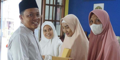Ketua Yayasan Ar-Rahmah Ust Fathuri Mumtaza Apresiasi Peserta dengan Capaian Khatam Terbanyak