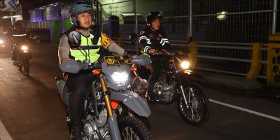 Gunakan Motor, Kapolres Kediri Lakukan Patroli Malam Jelang Idul Fitri 1445 H