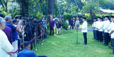 Panglima TNI Gelar Konferensi Pers Terkait Keberhasilan TNI Terjunkan Bantuan Palestina