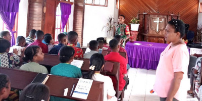 Babinsa Memberikan Pembinaan Kerohanian kepada Anak-Anak Sekolah Minggu