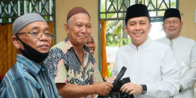 Hari Kemenangan Idul Fitri, Pj Gubernur Agus Fatoni Kunjungi Panti Lansia Harapan Kita 