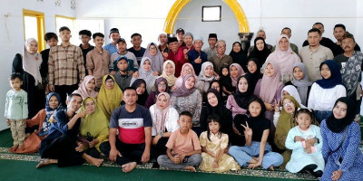 Kebersamaan dalam Silaturahmi Ikatan Keluarga Besar Abah Mamad Sukabumi 