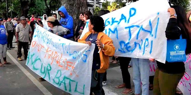 Ratusan Massa Pancurbatu Demo di Depan Hotel Tempat Presiden Nginap, Ada Apa?