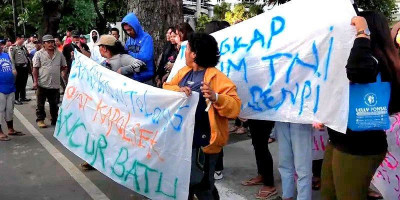 Ratusan Massa Pancurbatu Demo di Depan Hotel Tempat Presiden Nginap, Ada Apa?
