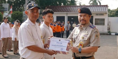 Kepala Kantor Pertanahan Kabupaten Karawang Berikan Penghargaan dan Gelar Halal Bi Halal