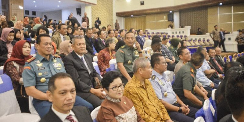 Wakili Kasal, Danlanal Semarang Hadiri Pengukuhan Profesor Kehormatan di Undip Semarang