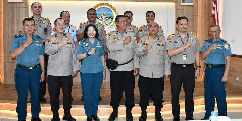 Komandan Lanal Bandung Terima Peserta Didik Sespimti Polri Dikreg Ke-33 Tahun 2024