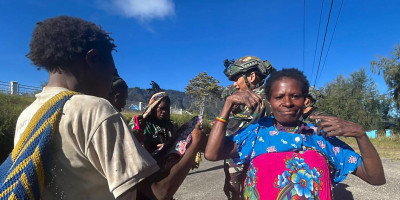Peringati Hari Kartini, Satgas Yonif 509 Kostrad Peduli Mama Papua