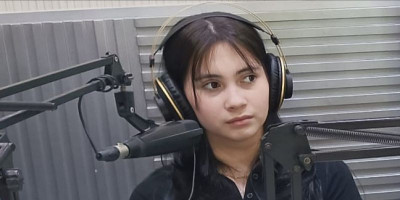 Richelle Skornicki Demi Profesionalisme, Rela Berjemur Agar Kulitnya Sawo Matang 